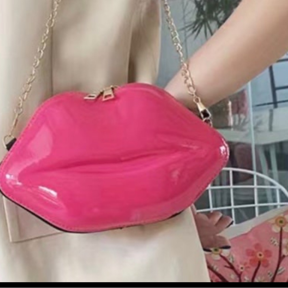 Hot Pink Lip Shaped Chain  Crossbody Bag Trendy Zipper Novelty Purse - new